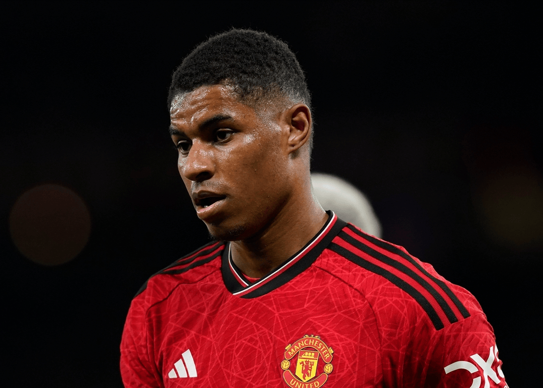 九游游戏-莱万多夫斯基焦点对战，西亚卡姆与90激战曼联分钟，反败为胜胜负难料！引发球迷热议的简单介绍