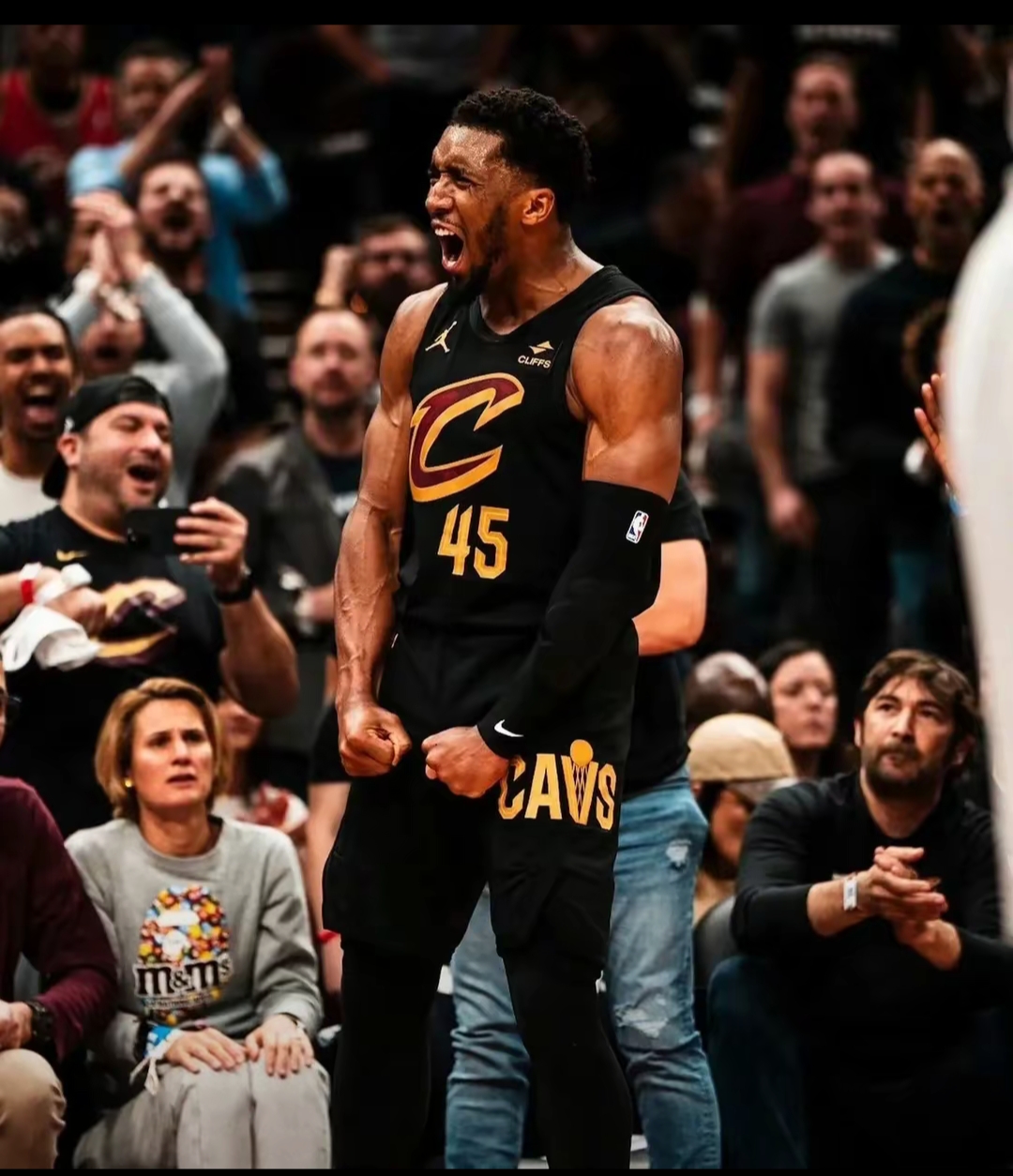 九游官网-关于克里夫兰骑士关键时刻扳平良机；志在NBA总决赛名次提升；目标明确；年轻球员得到机会的信息